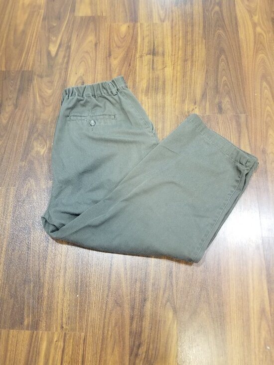 L.L. Bean Pants - Ladies' L.L. Bean Cropped Chinos, Size 12 R, EUC
